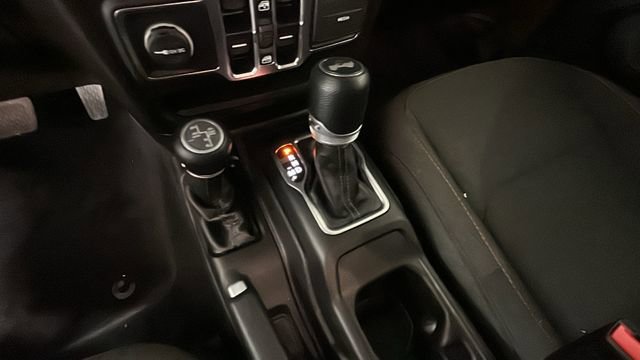Used 2024 Jeep Wrangler Unlimited Sahara w/ Technology Group AWD/4WD image 21