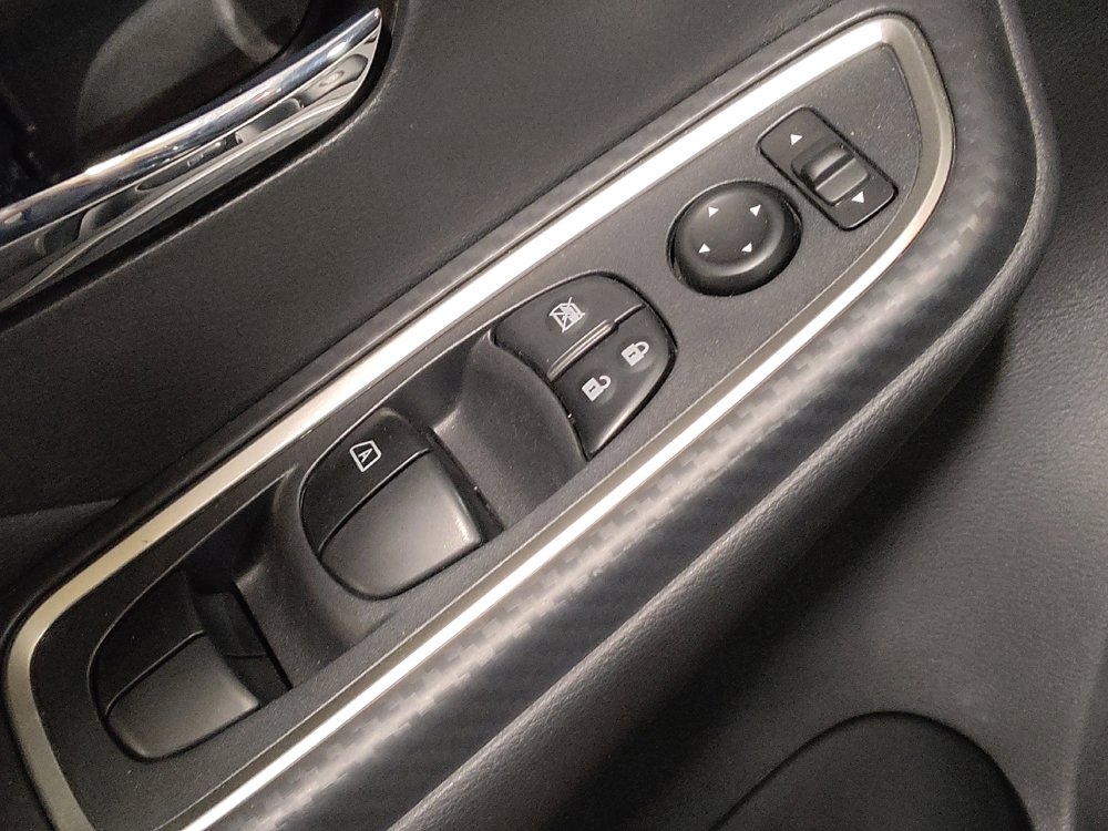 Used 2025 Nissan Versa SR w/ Trunk Package FWD image 27