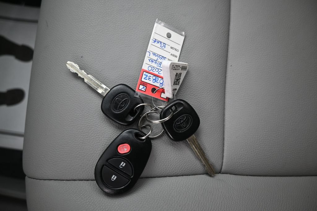 Used 2020 Toyota Sienna L FWD image 23