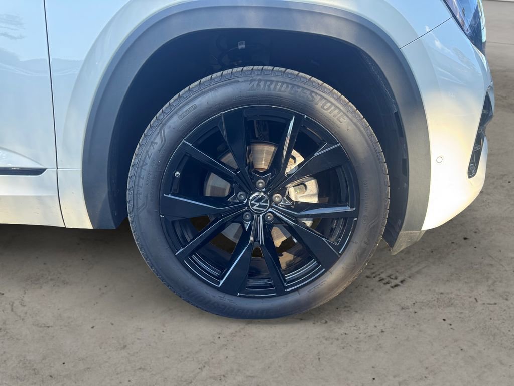 Used 2025 Volkswagen Atlas Cross Sport SEL Premium R-Line image 14