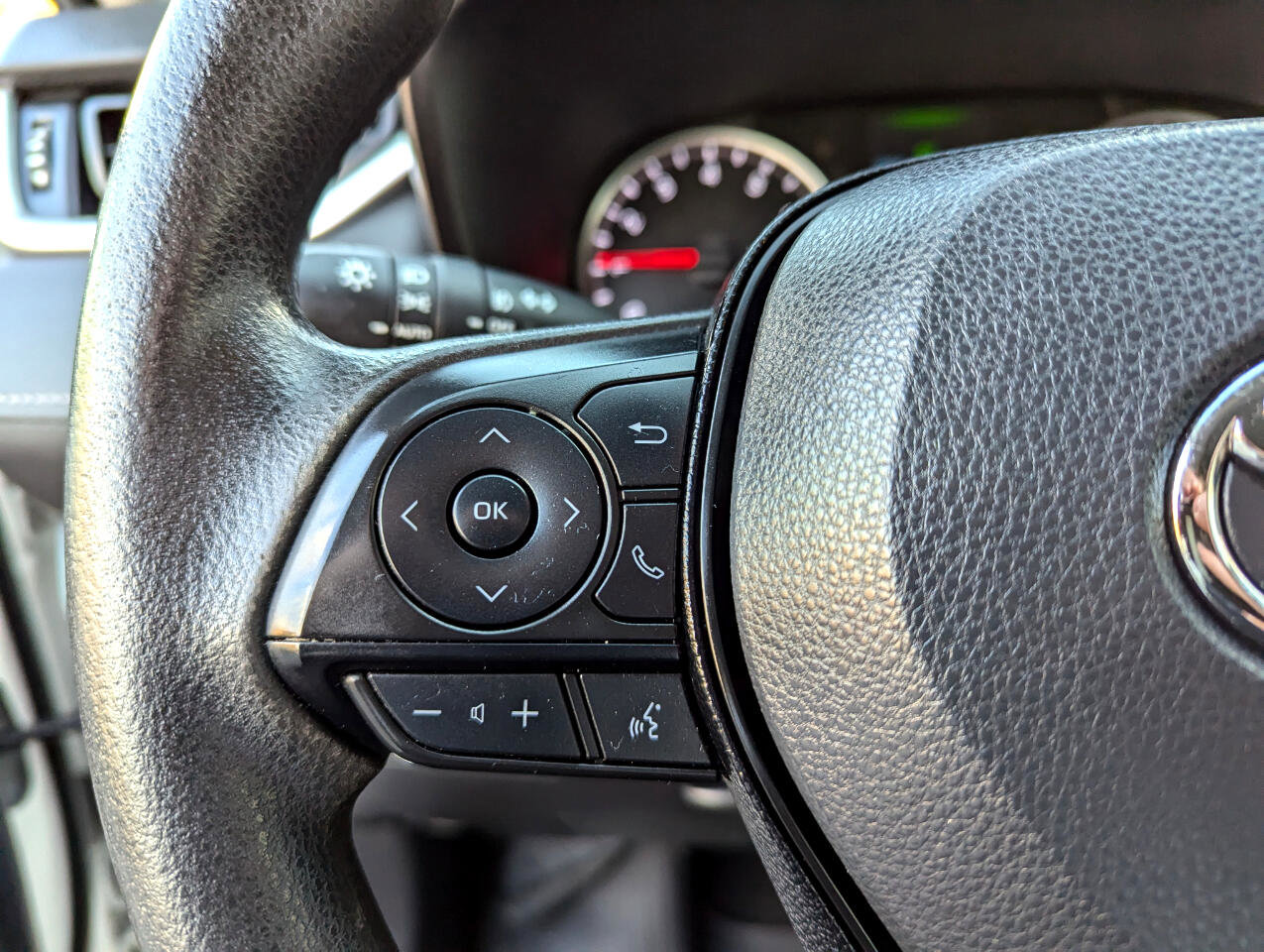 Used 2019 Toyota RAV4 XLE w/ Convenience Package image 16