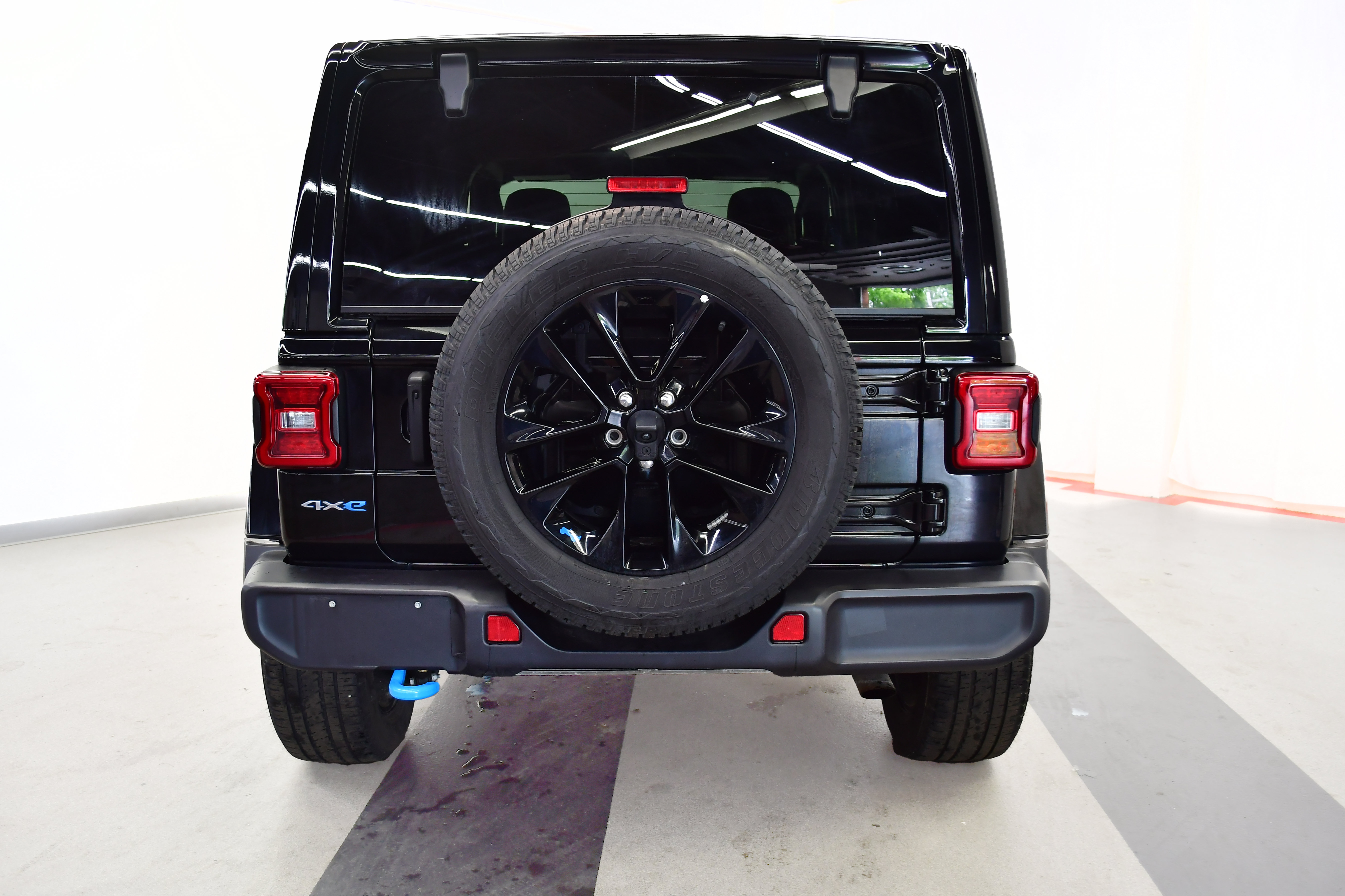 Used 2023 Jeep Wrangler Unlimited Sahara w/ Cold Weather Group AWD/4WD image 6