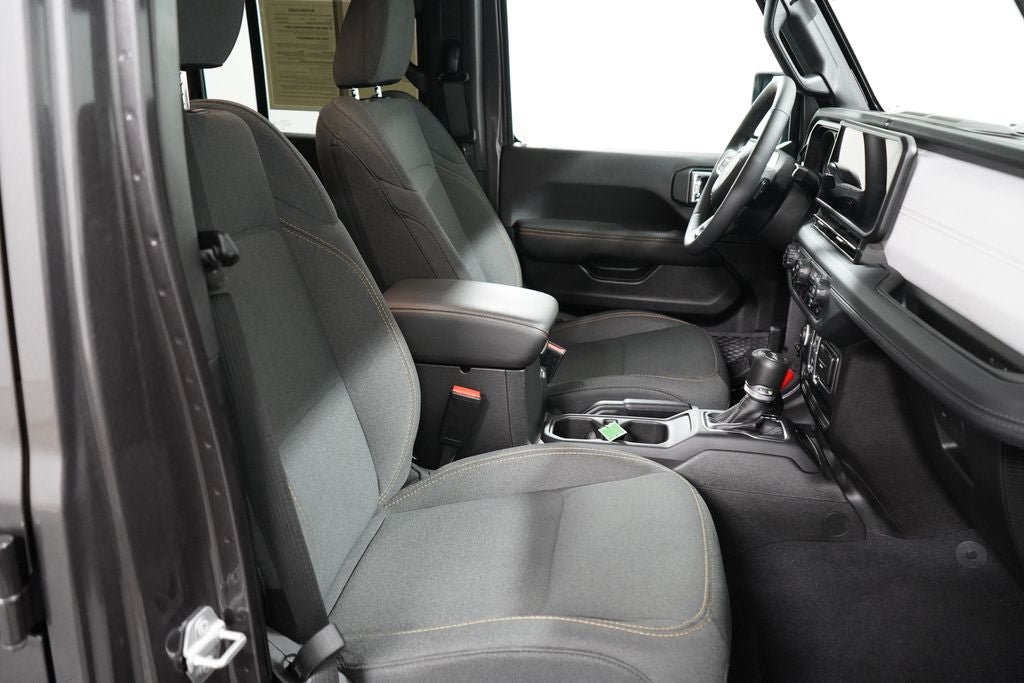 Used 2025 Jeep Wrangler Unlimited Sahara AWD/4WD image 25