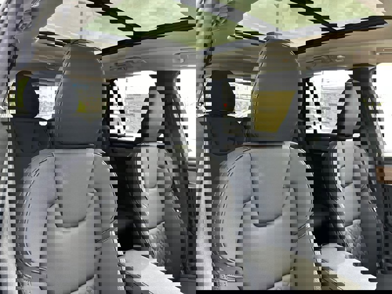 Used 2025 Volvo XC90 T8 Core w/ Climate Package image 8