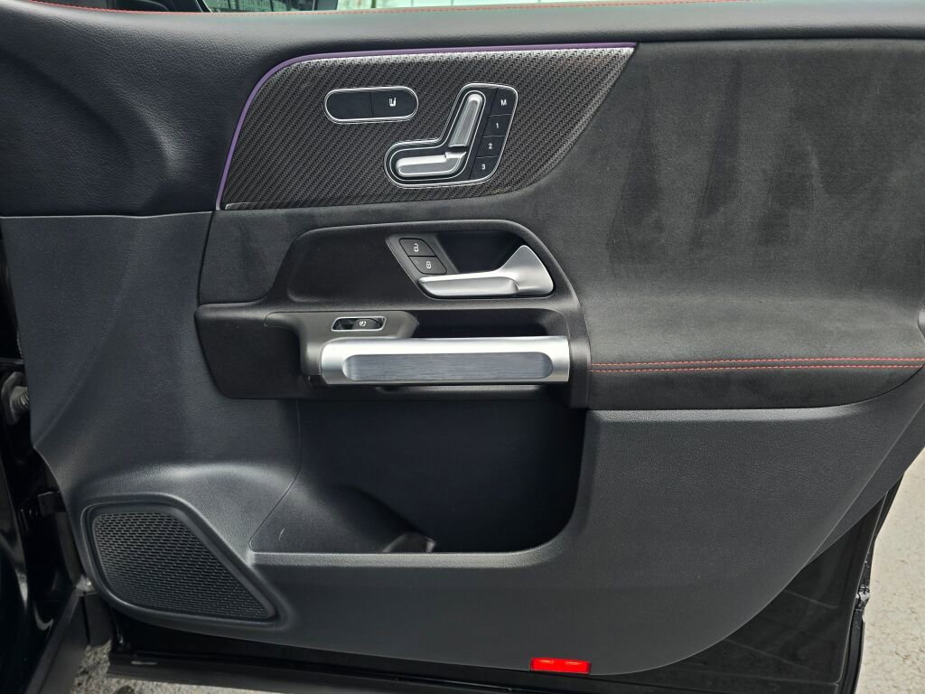 Used 2022 Mercedes-Benz GLB 35 AMG 4MATIC image 27
