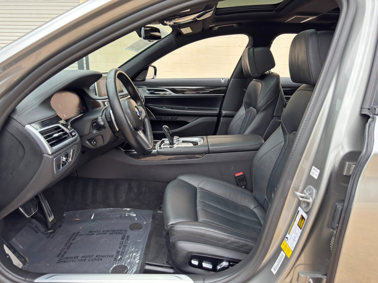 Used 2022 BMW 740i w/ M Sport Package RWD image 18