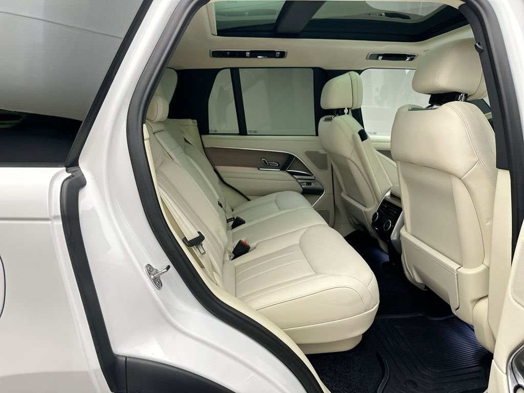 New 2025 Land Rover Range Rover SE image 6