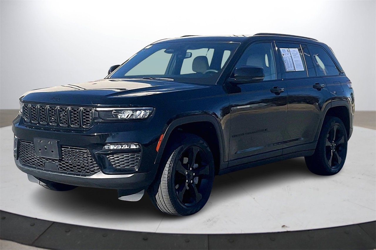 Used 2023 Jeep Grand Cherokee Limited w/ Black Appearance Package image 4