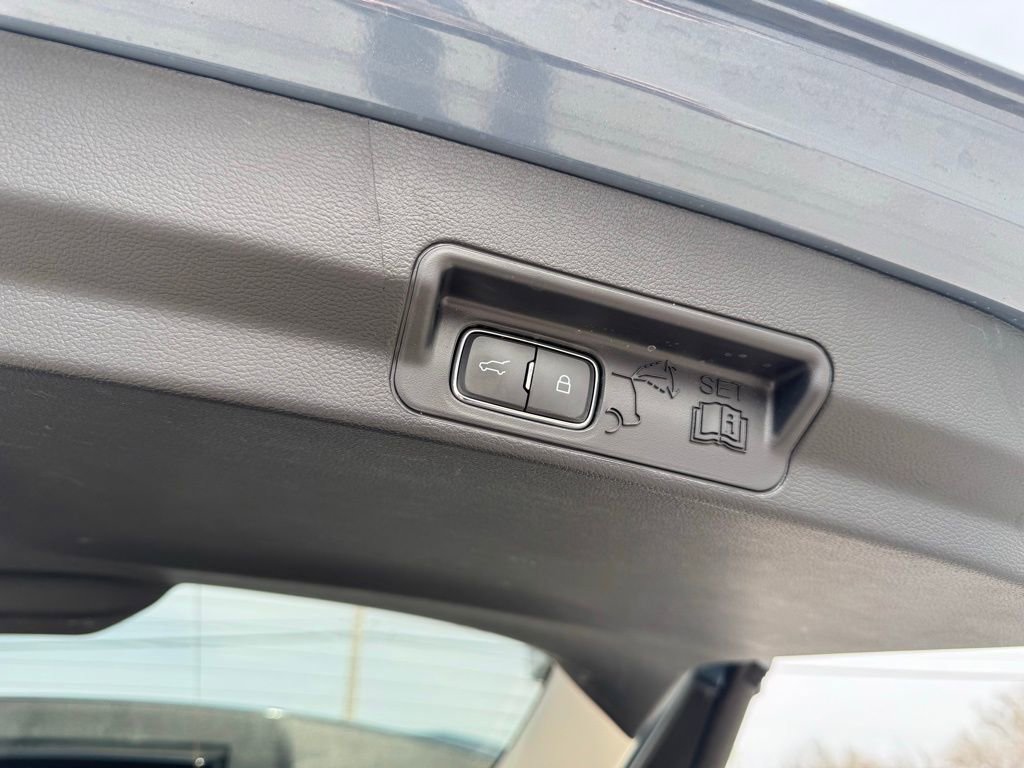 Used 2025 Ford Explorer Active image 7