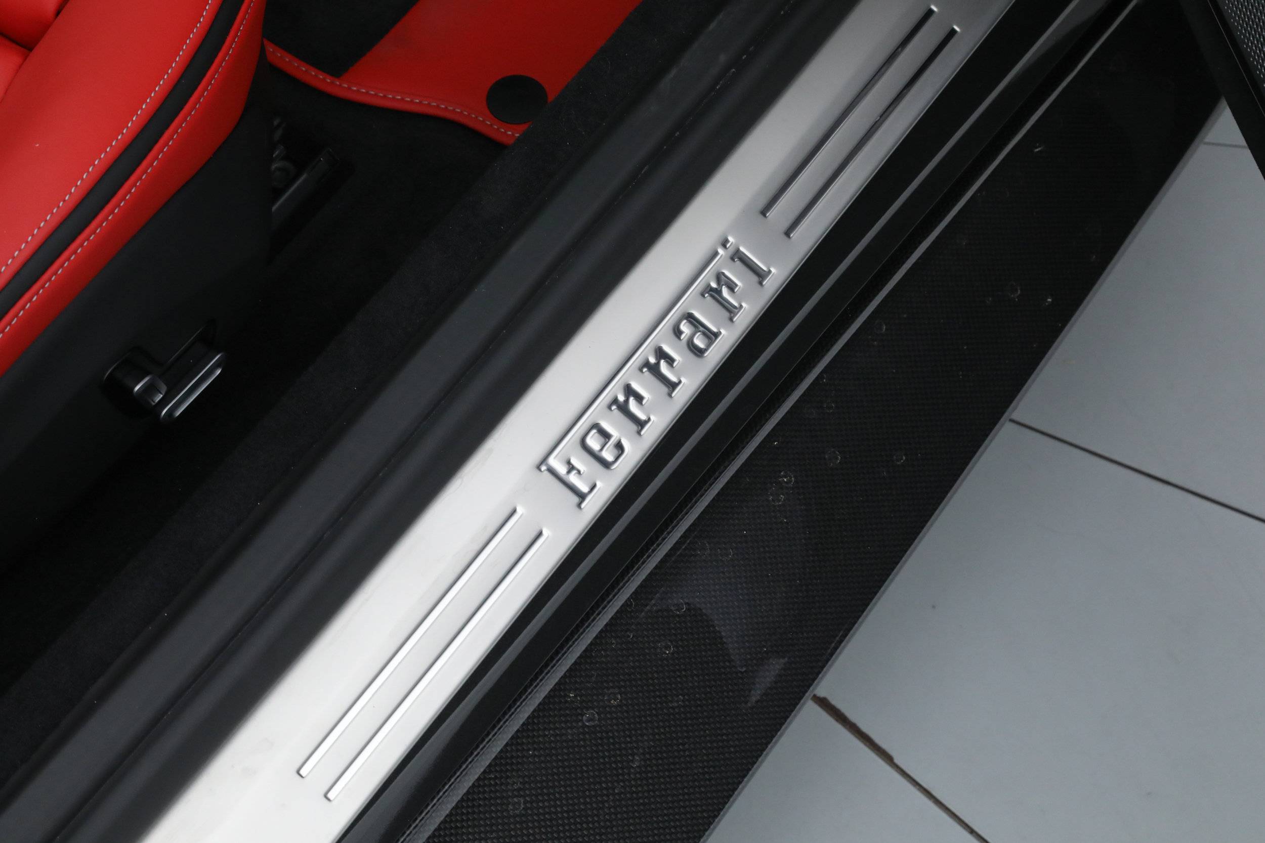 Certified 2025 Ferrari Roma Spider RWD image 34