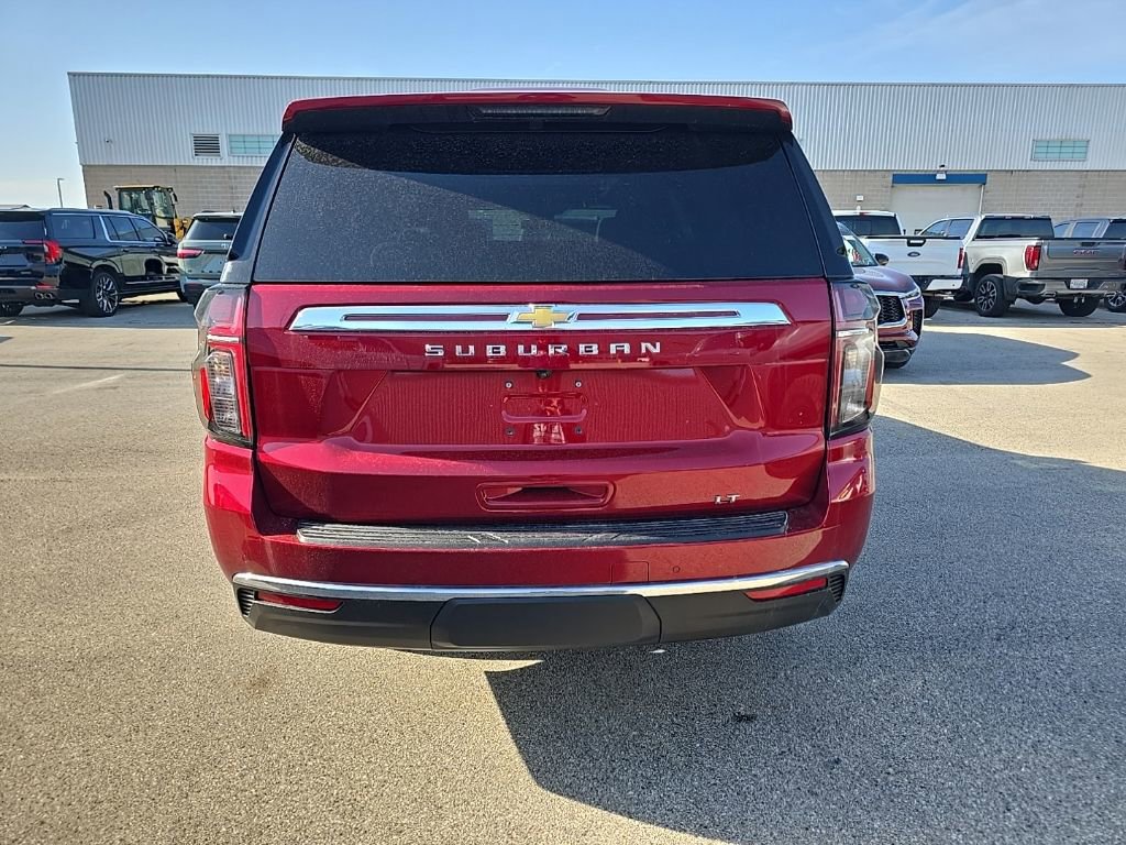 Used 2024 Chevrolet Suburban LT w/ Luxury Package AWD/4WD image 4