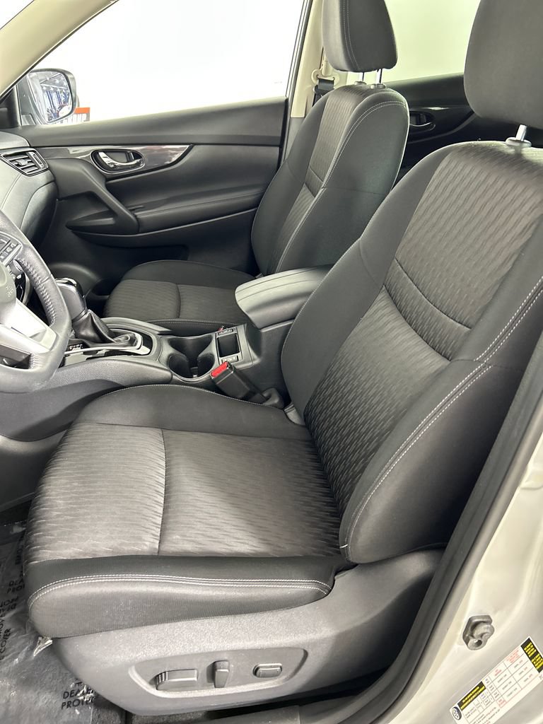 Used 2019 Nissan Rogue SV AWD/4WD image 12