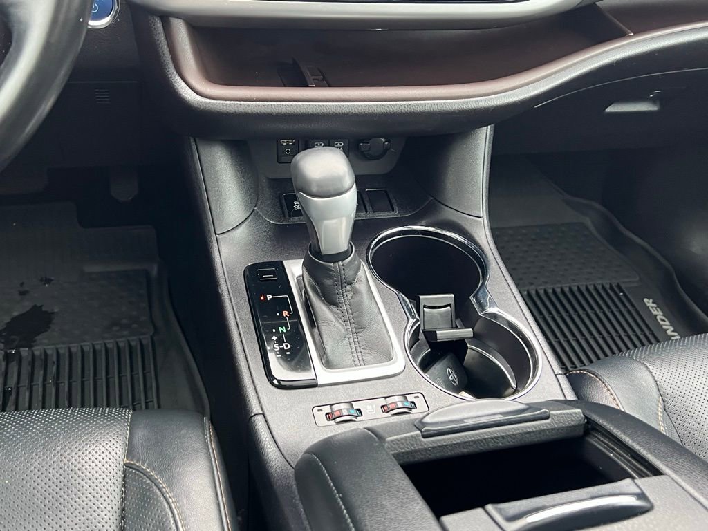 Used 2017 Toyota Highlander Limited Platinum image 21