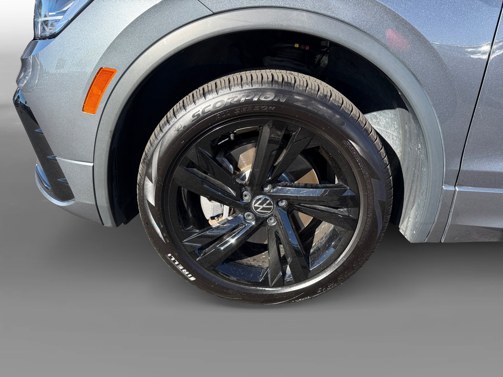 Certified 2024 Volkswagen Tiguan SE R-Line AWD/4WD image 9