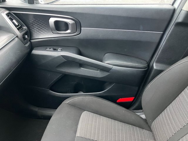Used 2023 Kia Sorento LX image 8