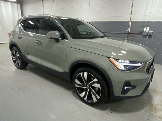 Certified 2024 Volvo XC40 B5 Plus w/ Protection Package Premier image 4