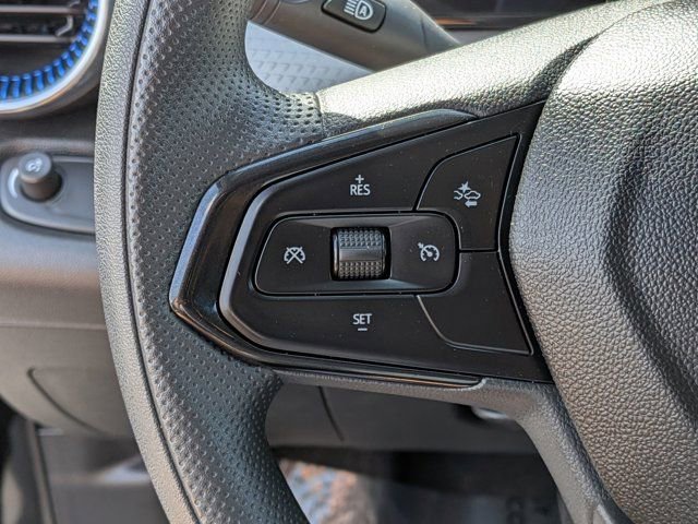 Used 2025 Chevrolet Trax LT FWD image 22