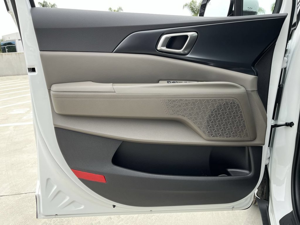New 2026 Kia Carnival FWD image 22