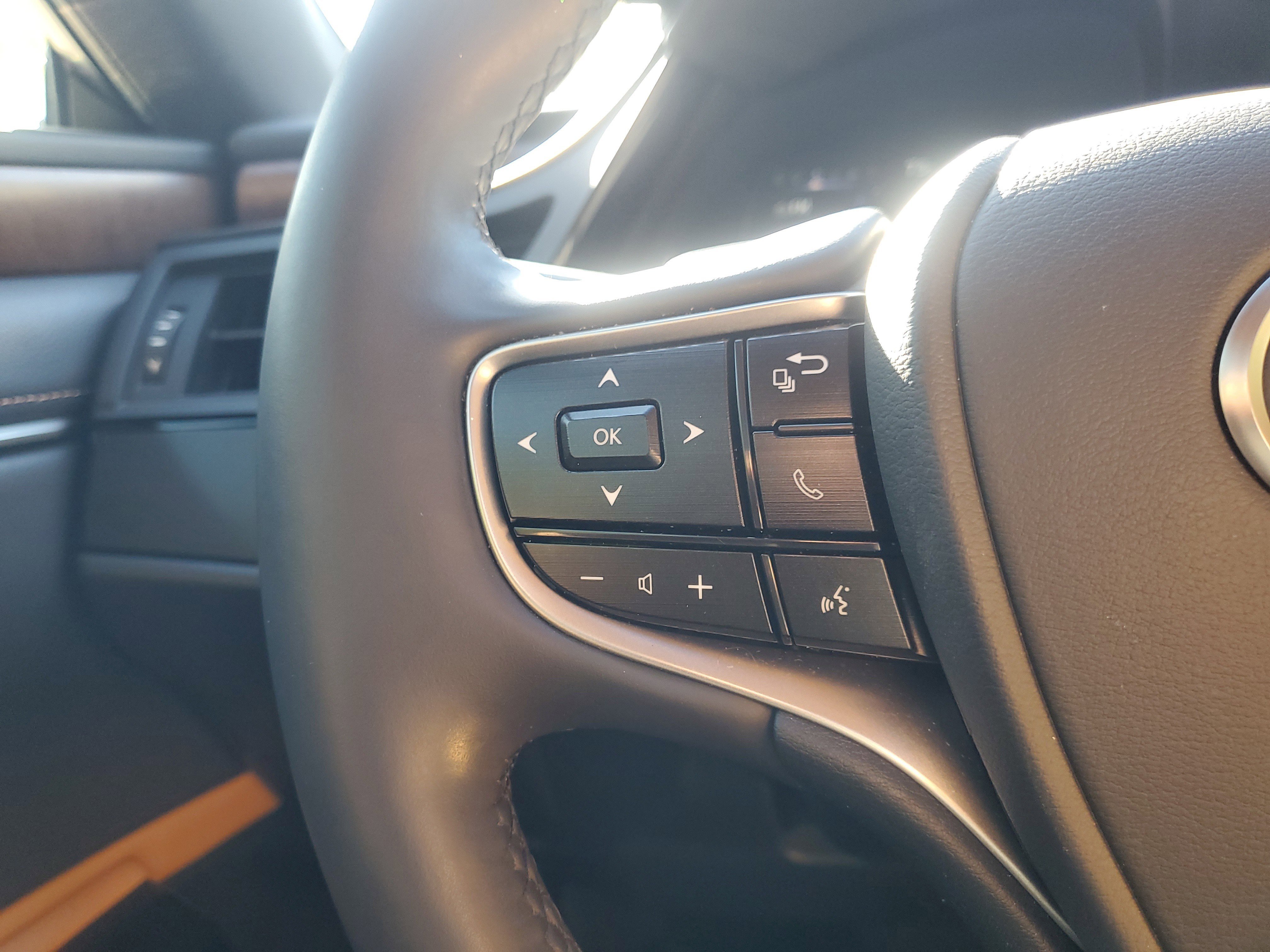 Used 2024 Lexus ES 350 w/ Premium Package image 21