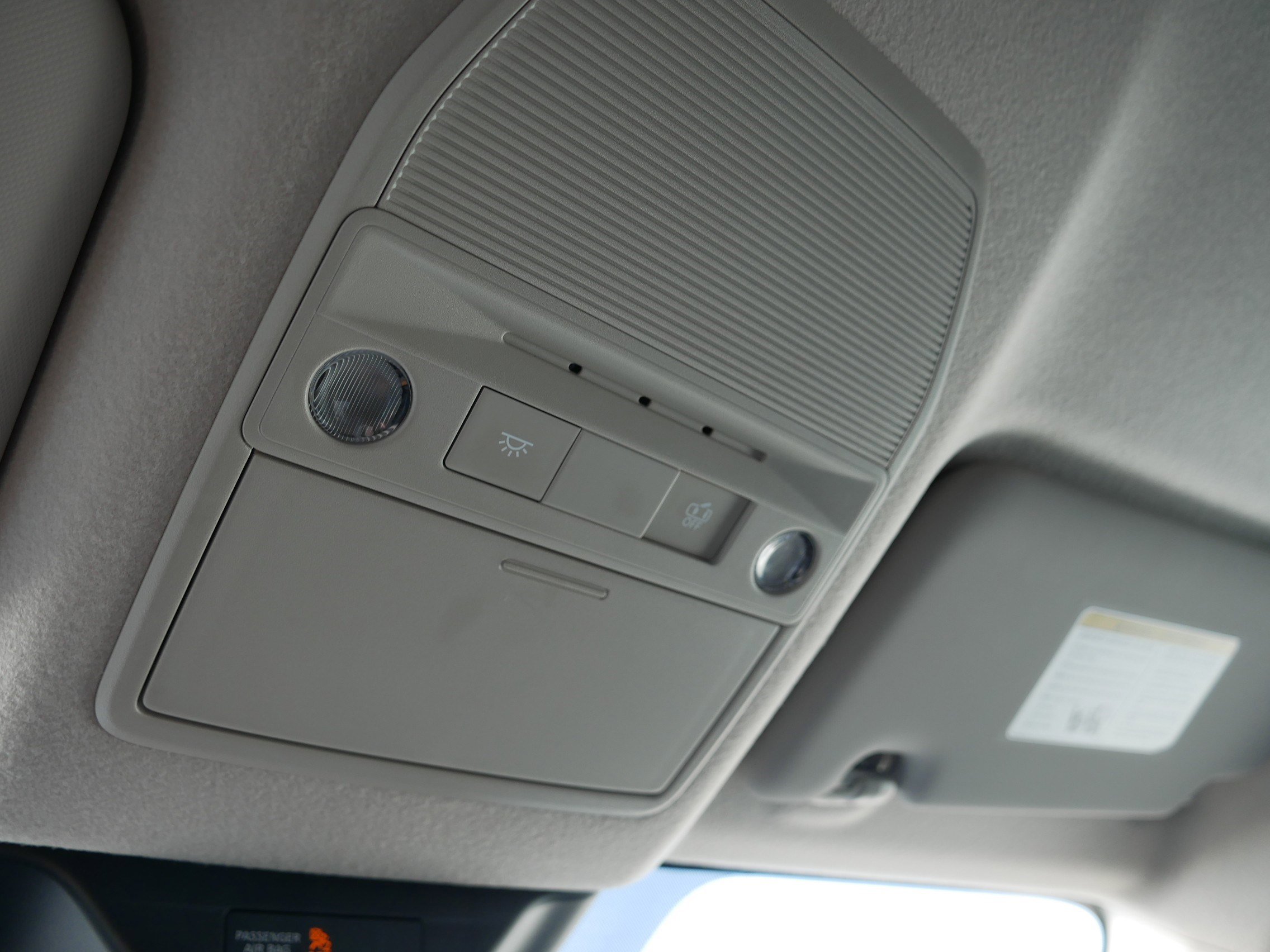 Used 2025 Nissan Kicks SR image 32