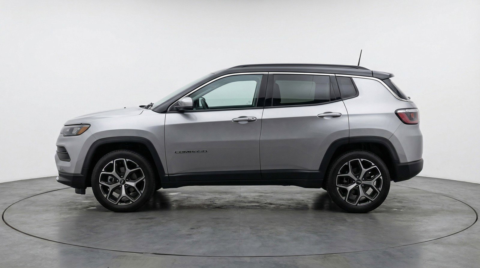 Used 2025 Jeep Compass Limited image 5