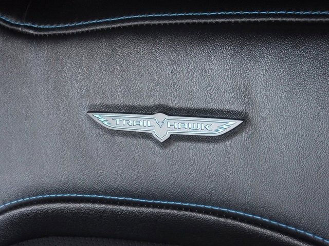 Used 2023 Jeep Grand Cherokee Trailhawk w/ Luxury Tech Group III image 28