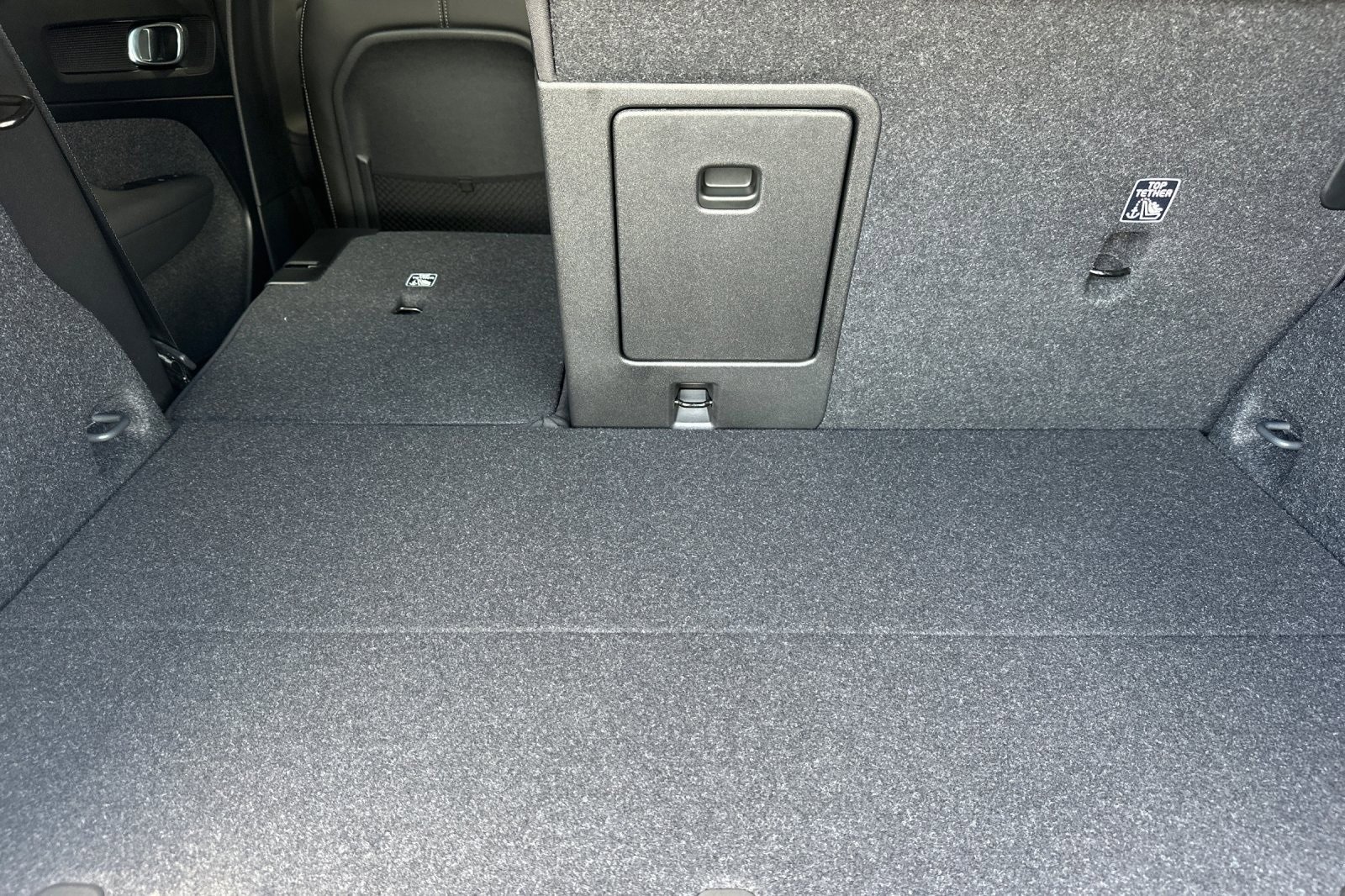 New 2026 Volvo XC40 B5 Ultra w/ Protection Package image 17