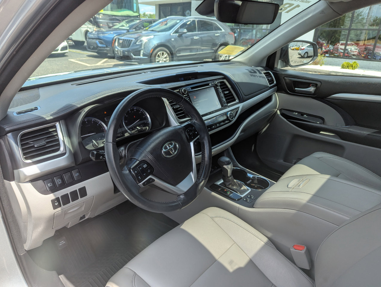 Used 2018 Toyota Highlander XLE image 13