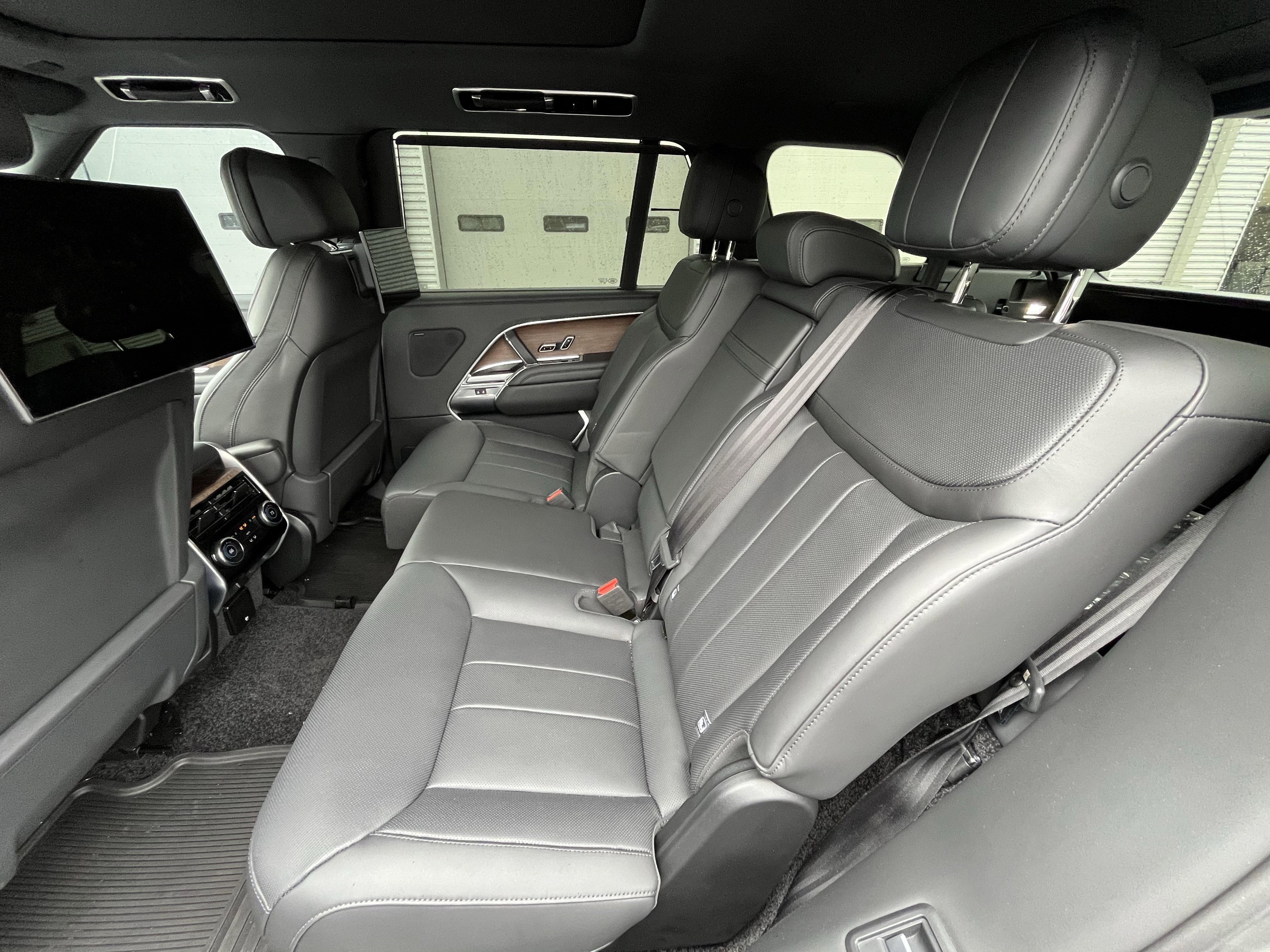 Certified 2025 Land Rover Range Rover Long Wheelbase SE image 26