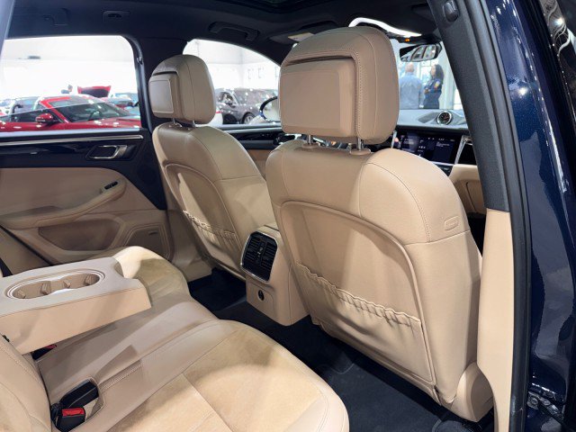 Used 2021 Porsche Macan w/ Premium Package image 64