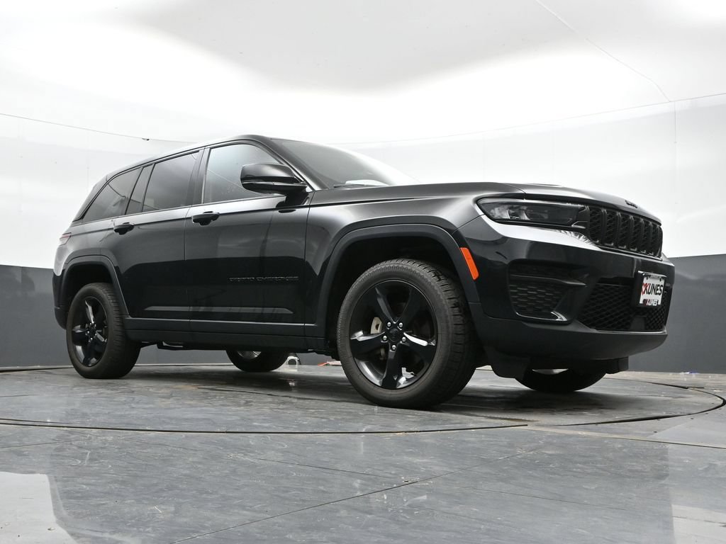 Used 2023 Jeep Grand Cherokee Altitude AWD/4WD image 42