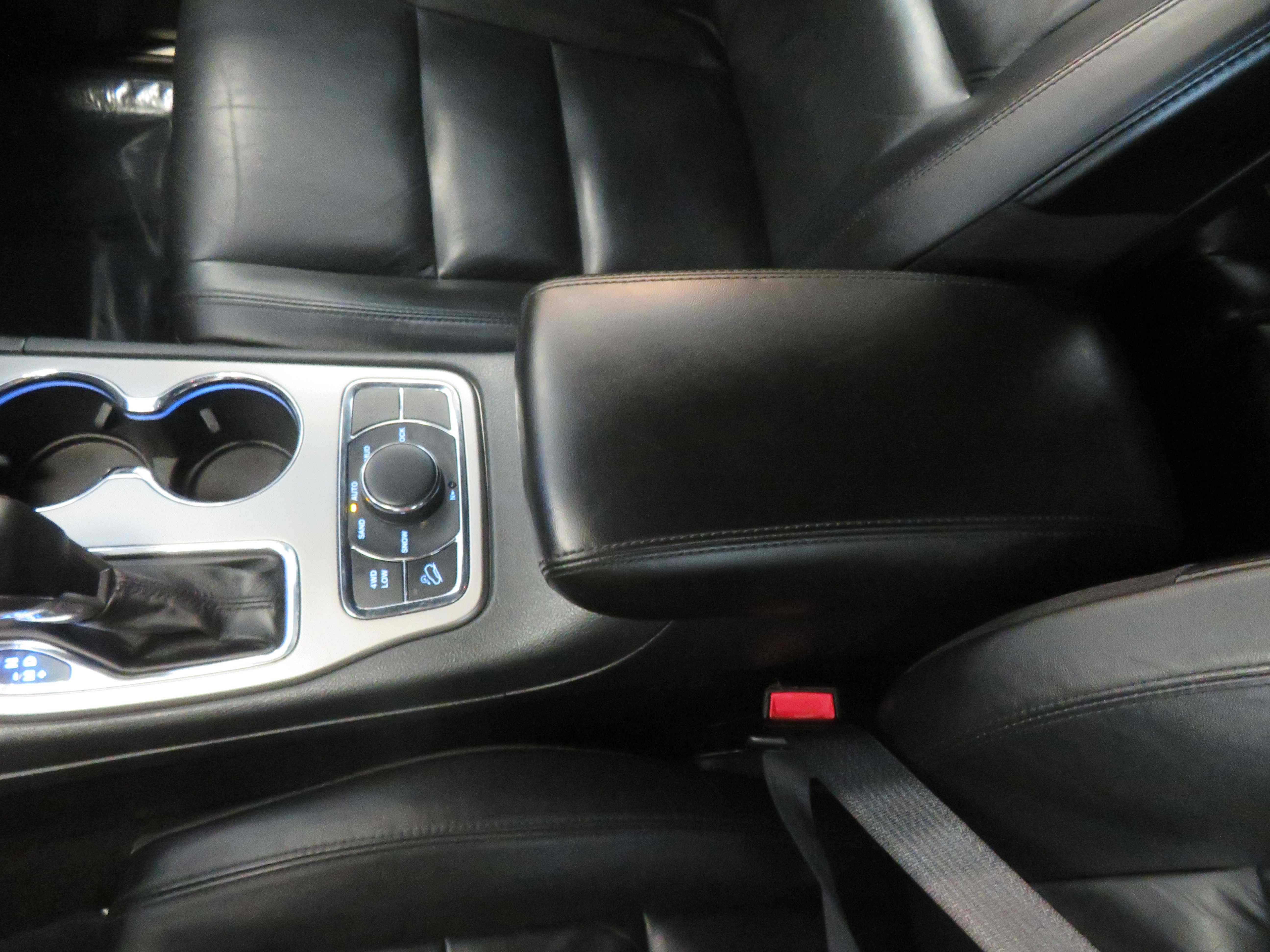 Used 2020 Jeep Grand Cherokee Limited w/ Trailer Tow Group IV image 44