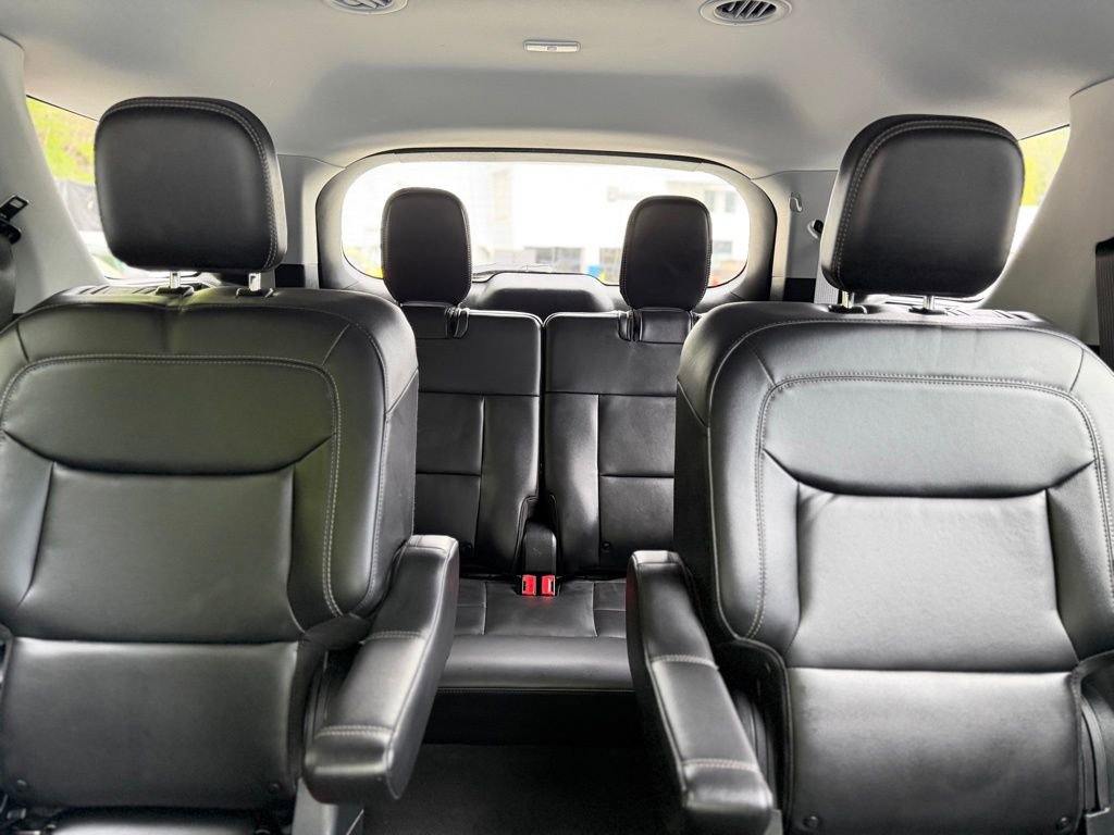 Used 2023 Ford Explorer XLT w/ Equipment Group 202A AWD/4WD image 27