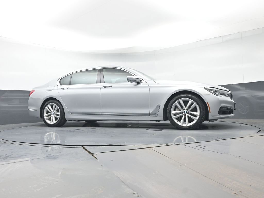 Used 2016 BMW 750i xDrive image 33