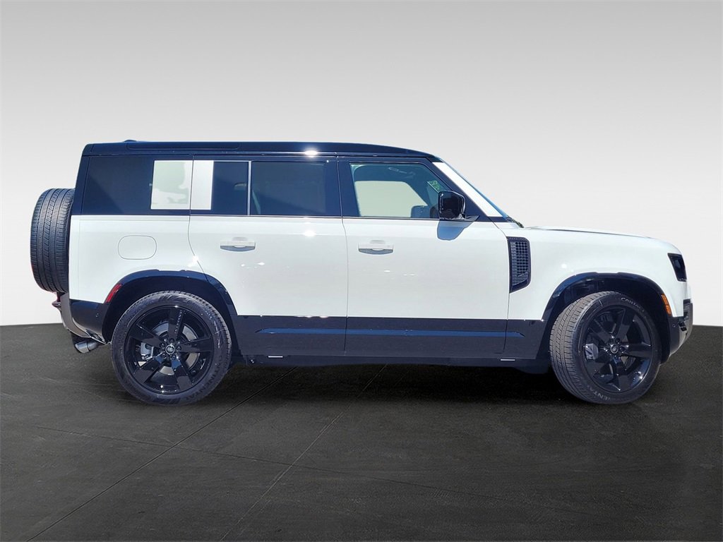 New 2025 Land Rover Defender 110 X-Dynamic SE image 3