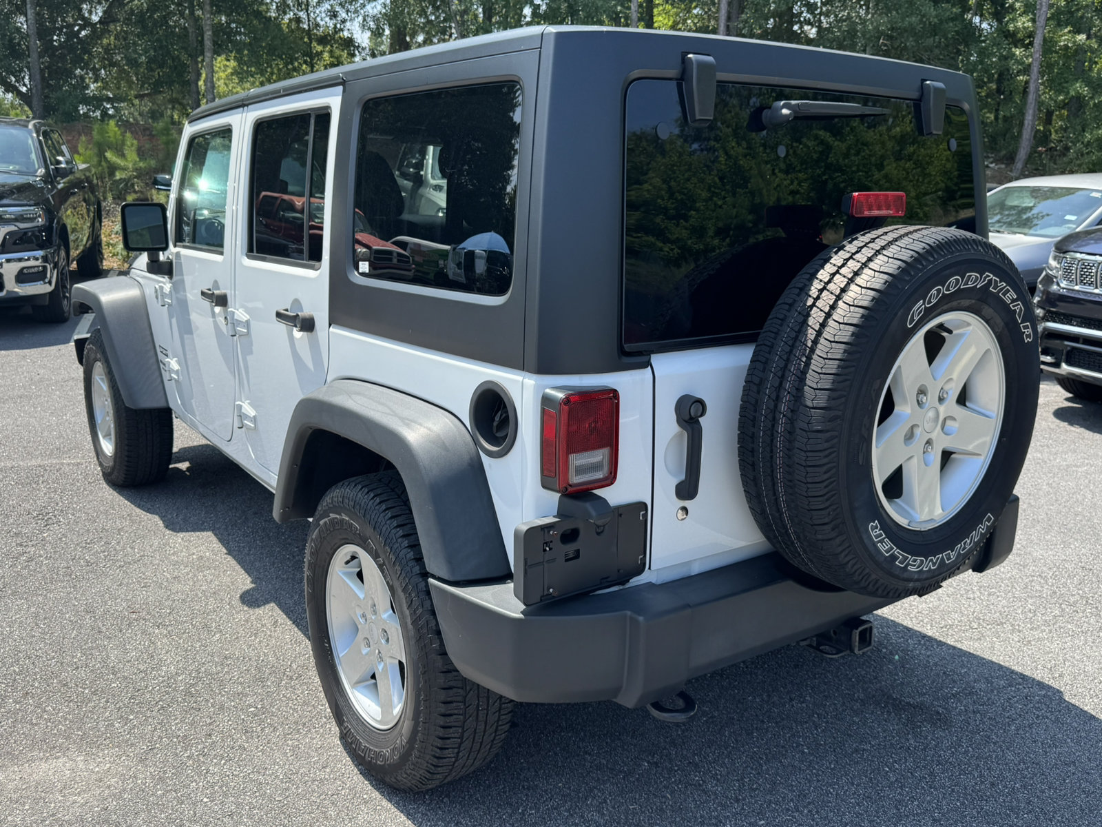 Used 2017 Jeep Wrangler Unlimited Sport w/ Quick Order Package 24S AWD/4WD image 7