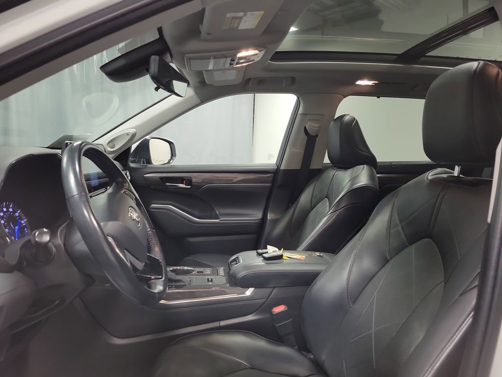 Used 2022 Toyota Highlander Platinum image 13