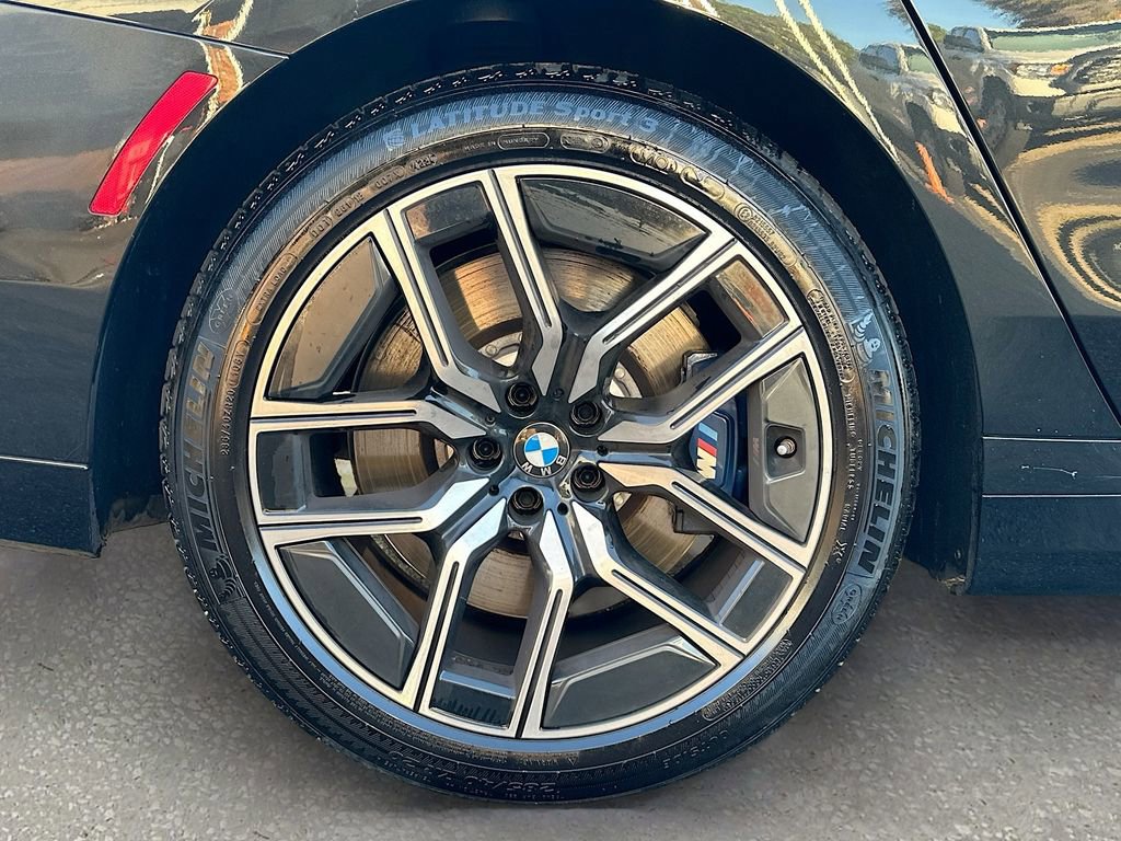 Used 2023 BMW 760i xDrive image 32