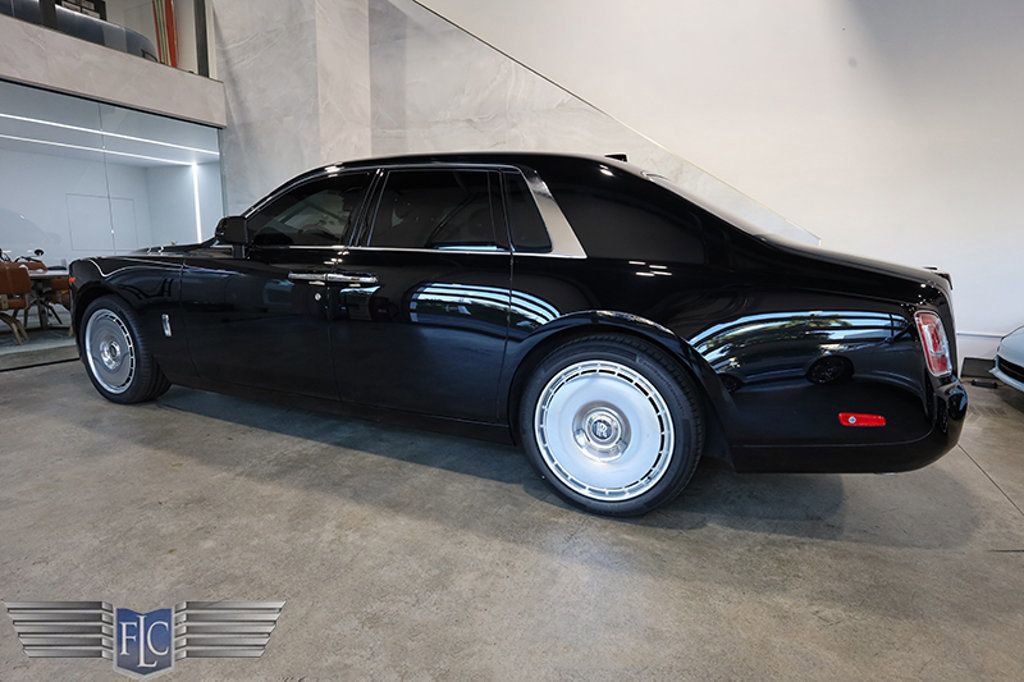 Used 2022 Rolls-Royce Phantom Sedan image 5