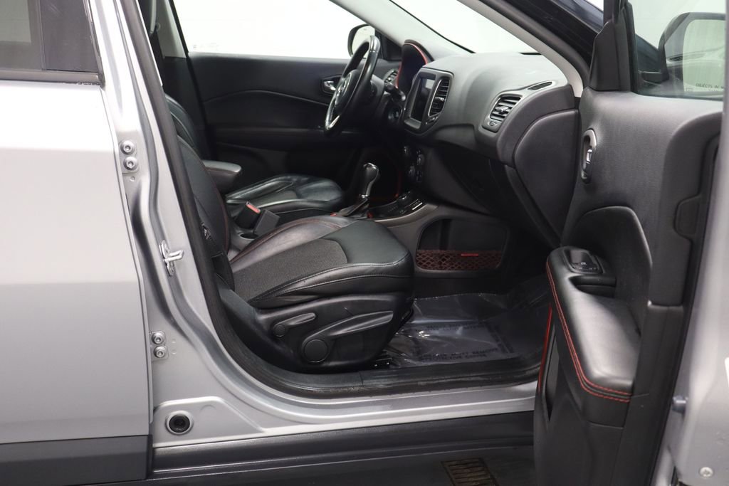 Certified 2019 Jeep Compass Trailhawk w/ Safety & Security Group image 22