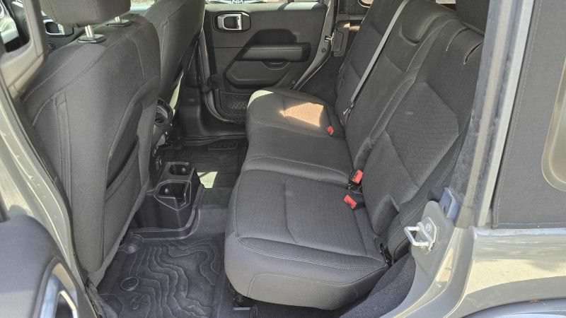 Used 2020 Jeep Wrangler Unlimited Sahara AWD/4WD image 29