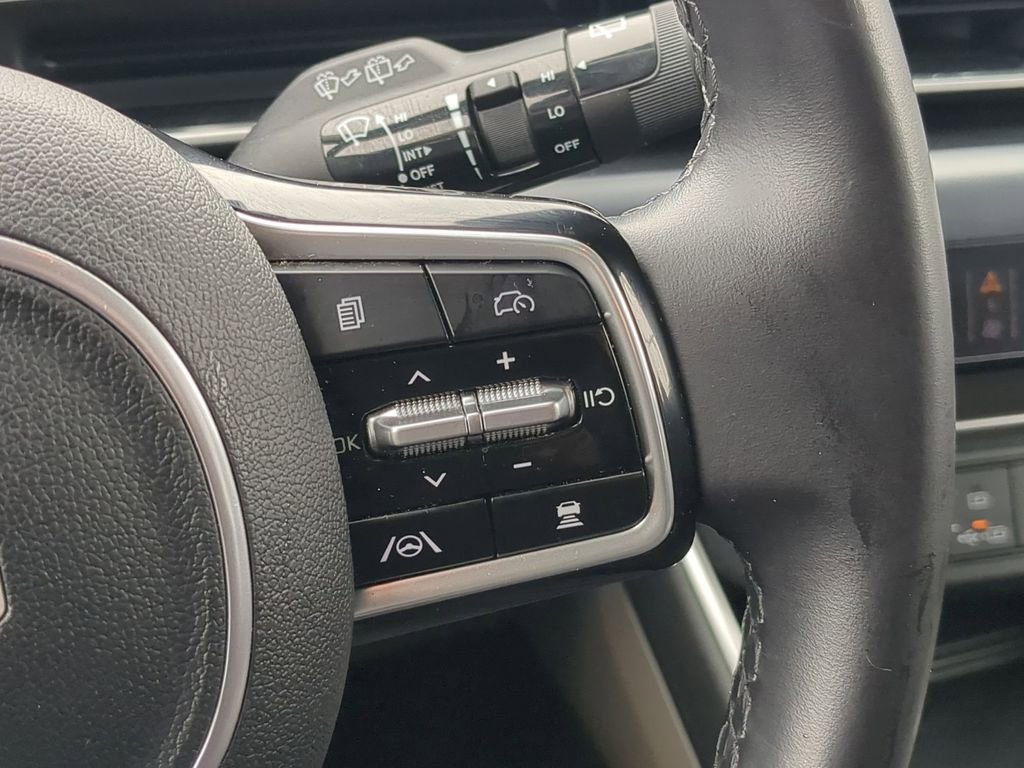 Used 2025 Kia Carnival image 22