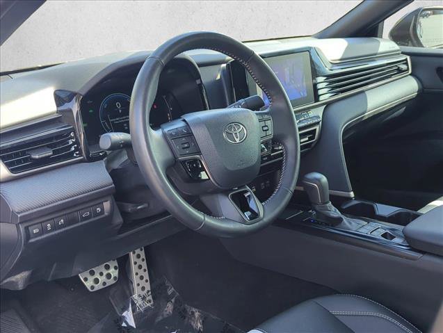 Used 2025 Toyota Camry SE w/ Convenience Package image 8