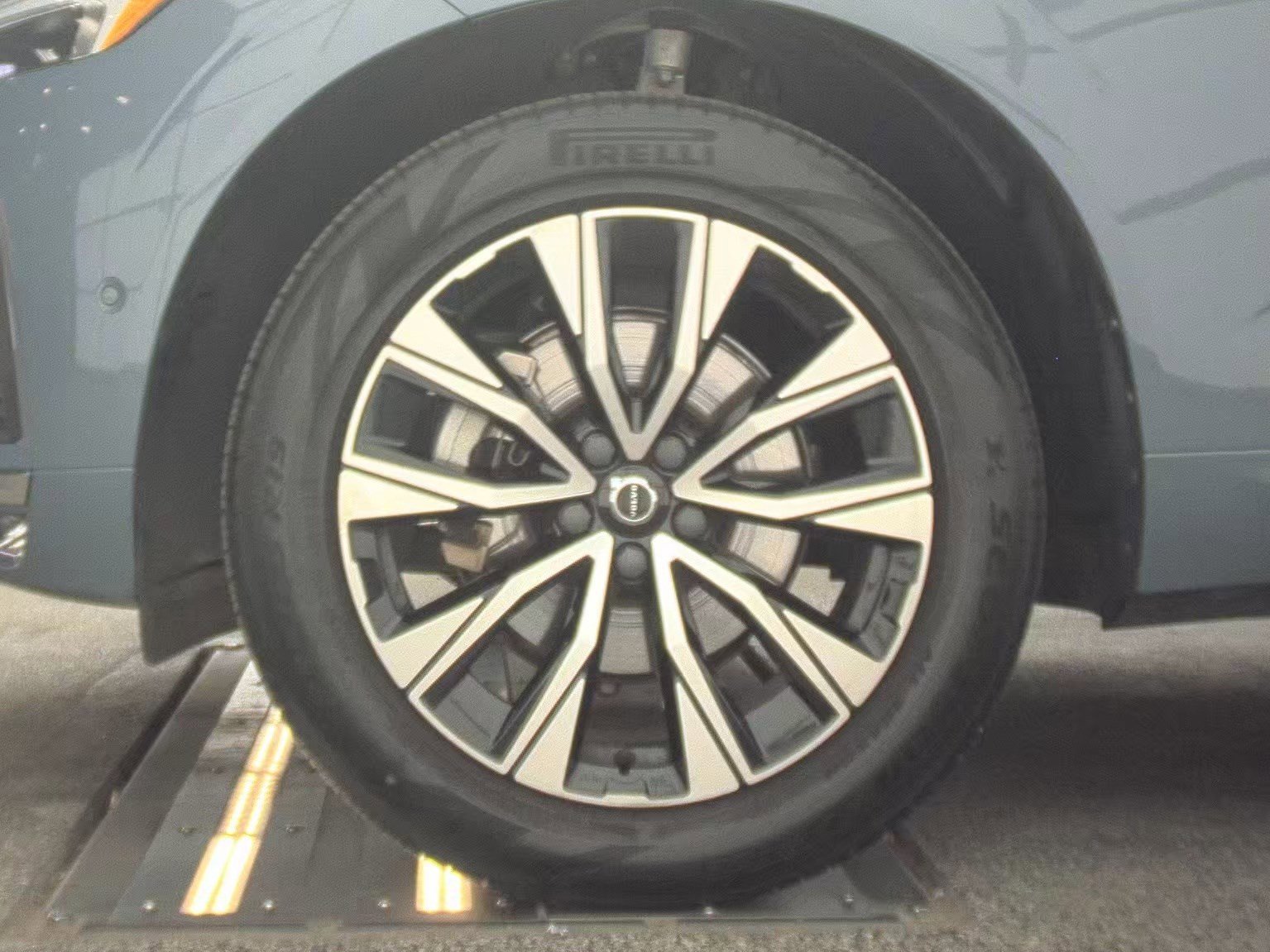 Used 2023 Volvo XC60 B5 Plus FWD image 10