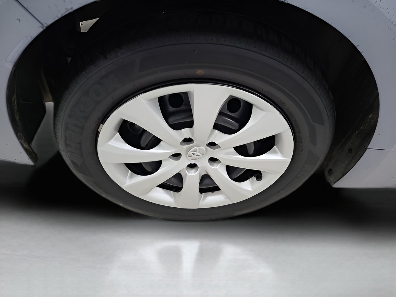 Used 2024 Toyota Corolla LE FWD image 9