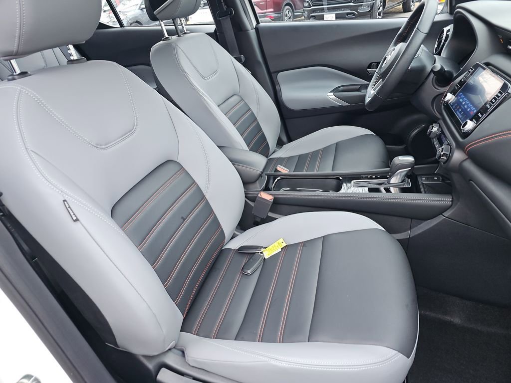 Used 2023 Nissan Kicks SR w/ SR Premium Package image 17