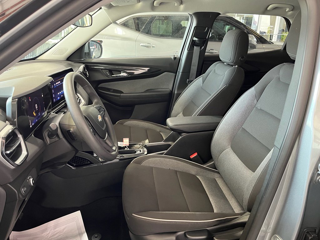 Used 2025 Chevrolet TrailBlazer LT FWD image 12