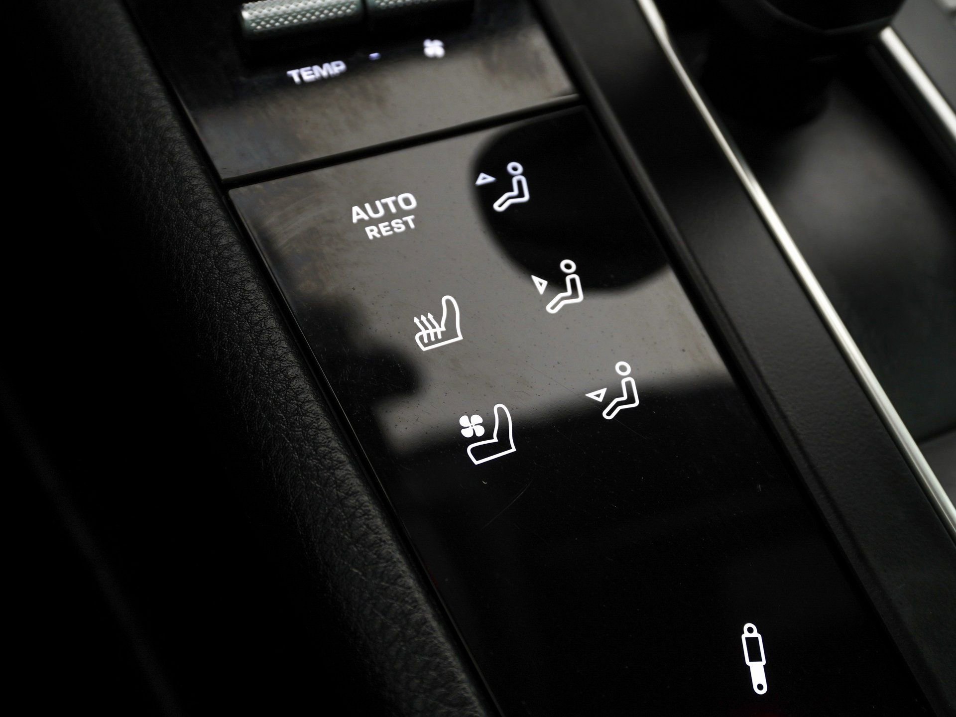 Used 2024 Porsche Macan S image 23