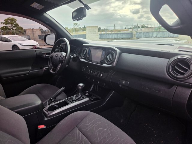 Used 2017 Toyota Tacoma TRD Sport w/ Tow Package RWD image 18
