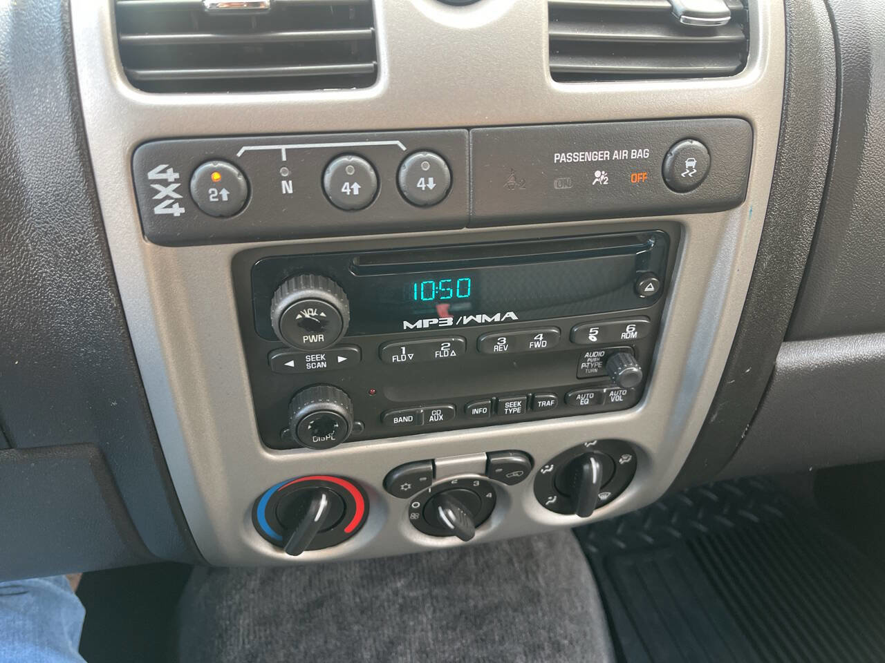 Used 2010 Chevrolet Colorado LT image 16